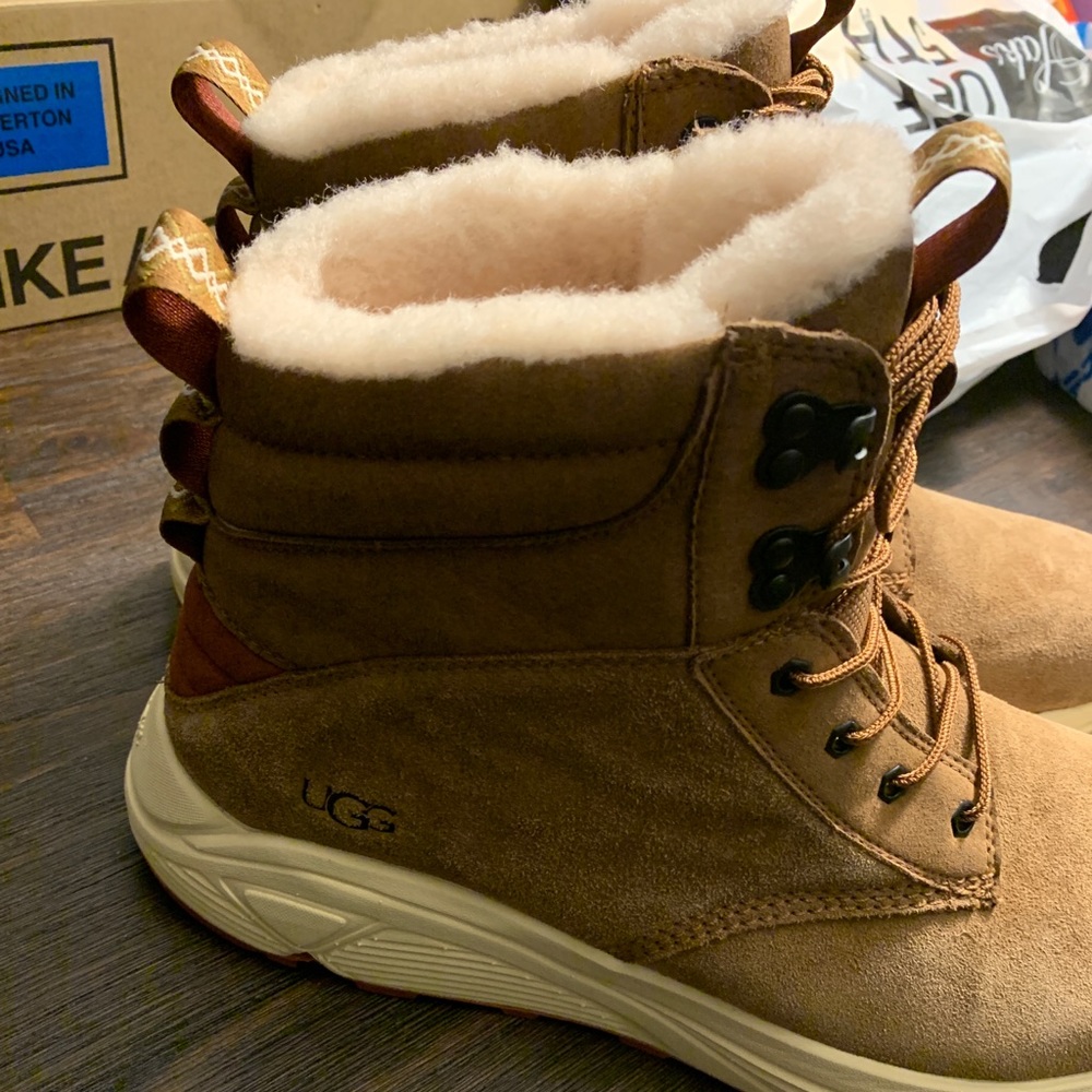 UGG Men's
MIWO UTILITY WEATHER new without box